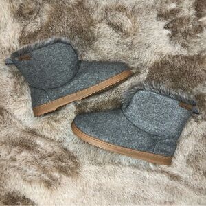 Dearfoams Grey Faux Fur Bootie Slippers NWOT